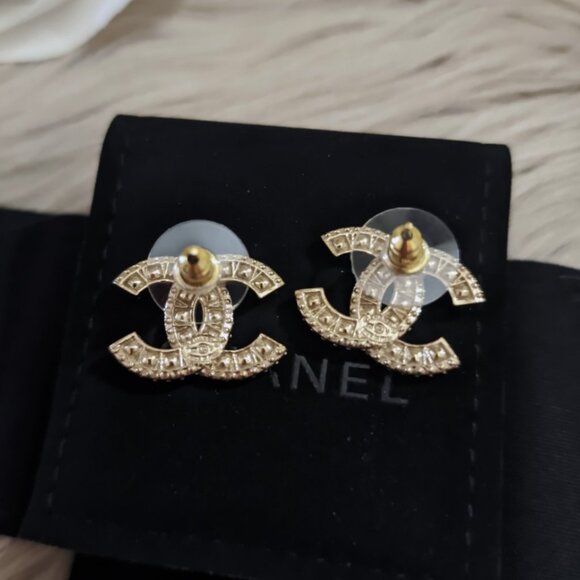 Gorgeous Authentic 2021 CHANEL Classic Stud Earrings - Picture 9 of 12
